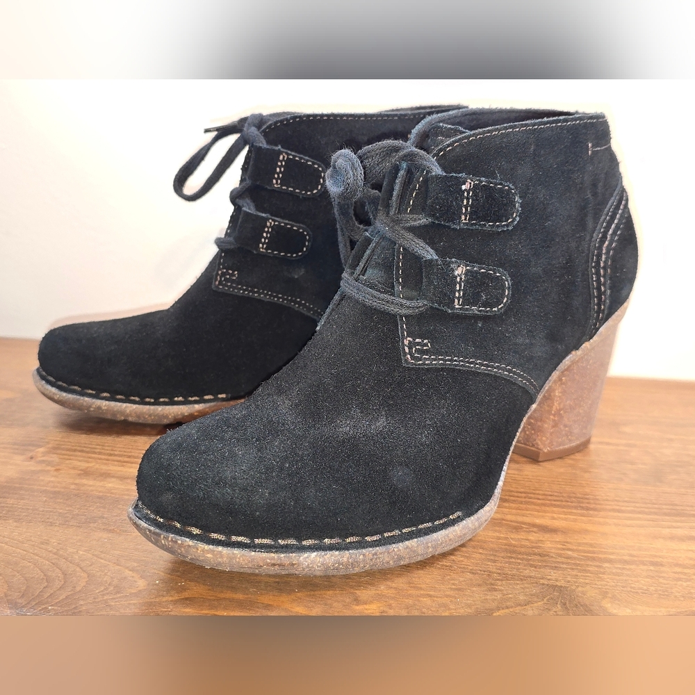 NWOT Clarks Artisan Carleta Lyon Black Suede Booties Women's Size 8 - Picture 4 of 9